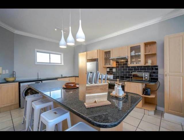 2 BEDROOM APARTMENT FOR SALE IN UMHLANGA RIDGE